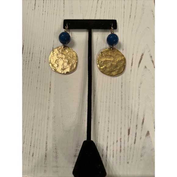 Kenneth Jay Lane Hammered Gold Medallion & Blue Agate Pierce Wire Earring Signed - Picture 6 of 13